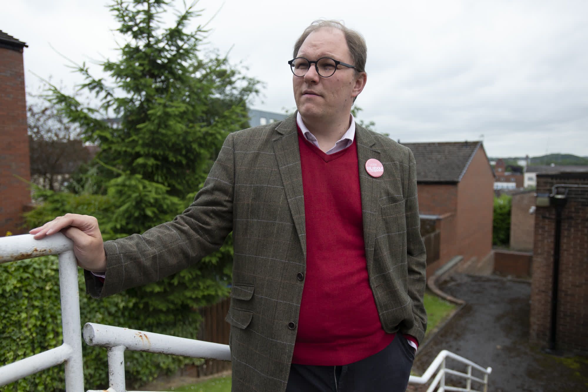 Gareth Snell está em campanha para retornar como deputado trabalhista de Stoke Central. Ele culpa sua derrota em 2019 por dois fatores: o forte apoio de Stoke ao Brexit e o ex-líder de esquerda do Partido Trabalhista, Jeremy Corbyn / Sarah Tilotta/CNN