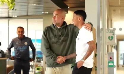 Atacante Sávio (à direita), ao lado do técnico espanhol Peo Guardiola (à esquerda)