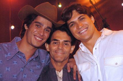 Thommy Schiavo (esq.) interpretou Leandro em especial sobre a vida de Leandro e Leonardo