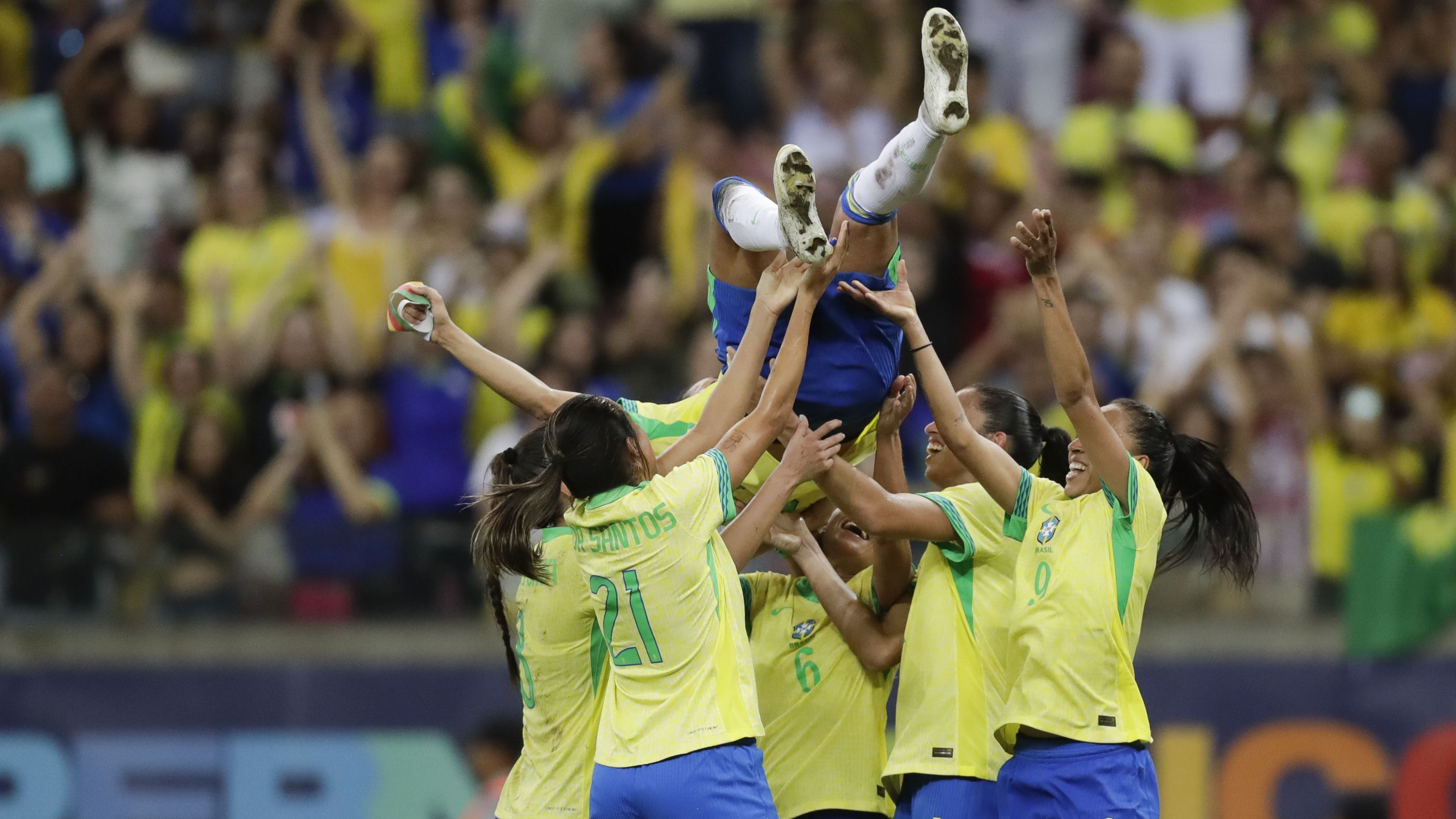 Jogadoras da Seleção feminina comemoram no duelo com a Jamaica