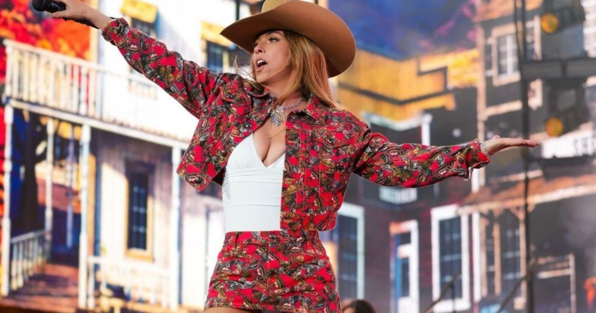 Shania Twain fala sobre sua primeira vez apresentando o ACM Awards