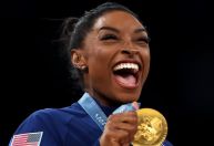Sessão de terapia e alívio: como Simone Biles driblou trauma de Tóquio em Paris