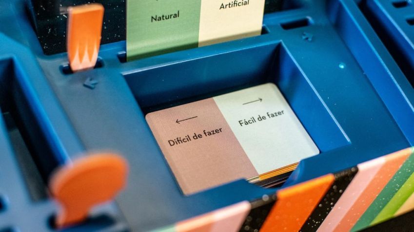 Fichas com dois extremos são o ponto de partida para a disputa no jogo de tabuleiro Sintonia / Divulgação/Sintonia