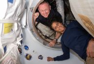 Astronautas iniciam o retorno para a terra após nove meses presos no espaço