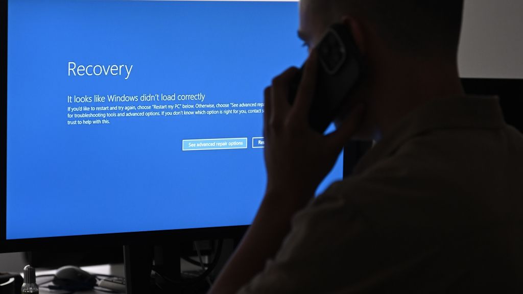 Tela azul do Windows foi o primeiro sinal do apagão cibernético que atingiu o sistema nesta sexta-feira (19)