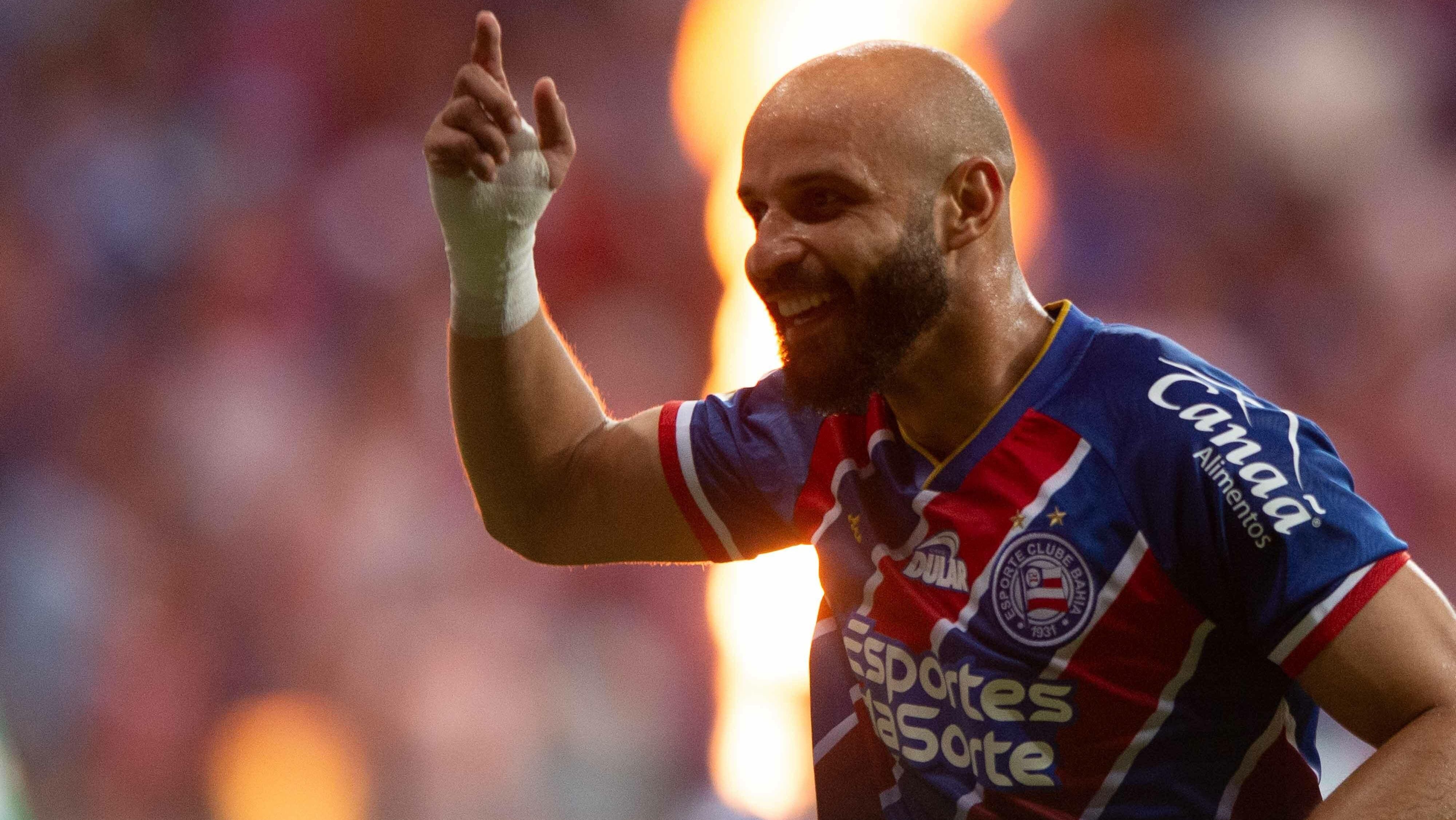Thaciano comemora o primeiro gol do Bahia sobre o Juventude