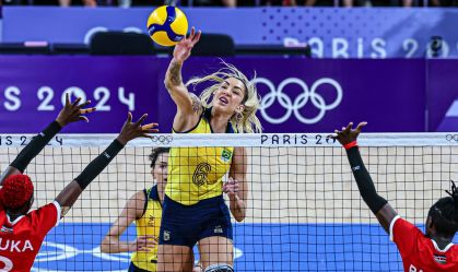 Thaísa dá recado e anima torcida do Brasil após vitória sobre o Quênia em Paris