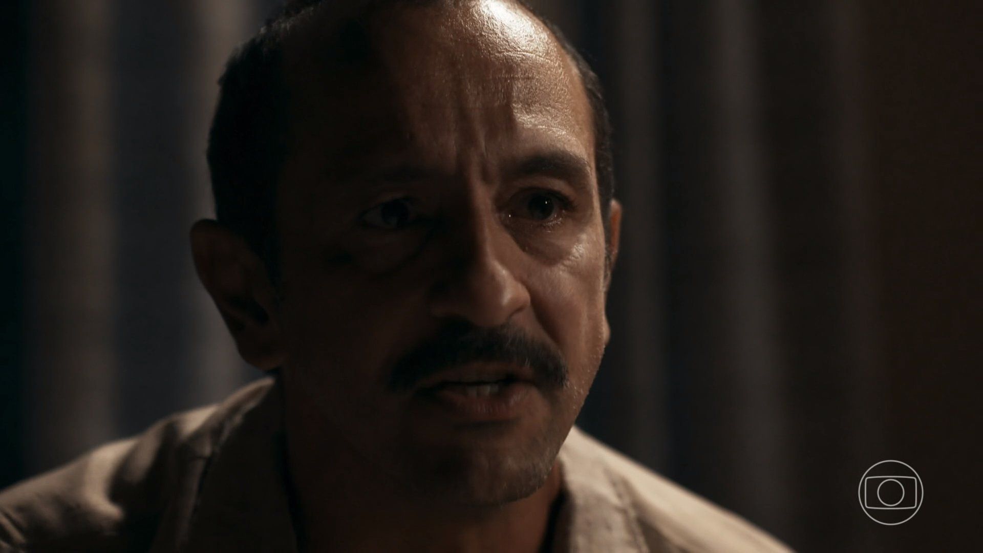 Tião Galinha (Irandhir Santos) será preso novamente em "Renascer" / Reprodução/Globoplay