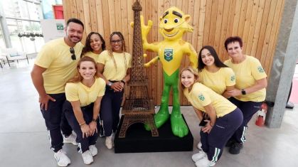 Equipe de Ginástica Artística na base do Time Brasil em St Ouen