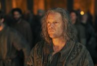 Ator fala sobre destaque para plebeus em "A Casa do Dragão": "Mudança de poder"