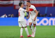 Turquia surpreende Áustria na bola aérea e vai às quartas da Eurocopa