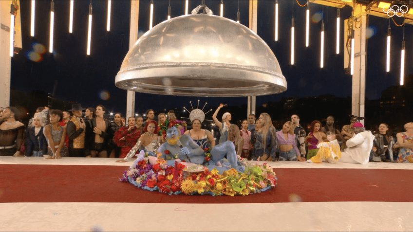Para homenagear a moda francesa foi criado um desfile em que drag queens representaram uma paródia do quadro “A Santa Ceia”, de Leonardo da Vinci / X/The Olympic Games