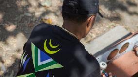 CBSK e adidas Skateboarding lançam uniformes do skate brasileiro para os Jogos Olímpicos. Peças têm arte original da artista visual Criola.
