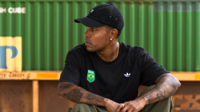 CBSK e adidas Skateboarding lançam uniformes do skate brasileiro para os Jogos Olímpicos. Peças têm arte original da artista visual Criola. Felipe Gustavo, que está classificado para Paris, participou da campanha de lançamento.