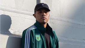 CBSK e adidas Skateboarding lançam uniformes do skate brasileiro para os Jogos Olímpicos. Peças têm arte original da artista visual Criola. Felipe Gustavo, que está classificado para Paris, participou da campanha de lançamento.