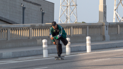 CBSK e adidas Skateboarding lançam uniformes do skate brasileiro para os Jogos Olímpicos. Peças têm arte original da artista visual Criola. Felipe Gustavo, que está classificado para Paris, participou da campanha de lançamento.