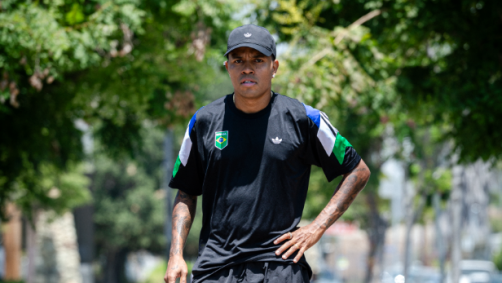 CBSK e adidas Skateboarding lançam uniformes do skate brasileiro para os Jogos Olímpicos. Peças têm arte original da artista visual Criola. Felipe Gustavo, que está classificado para Paris, participou da campanha de lançamento.