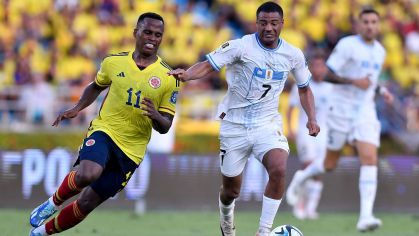 Lance do jogo entre Colômbia e Uruguai pelas Eliminatórias Sul-Americanas