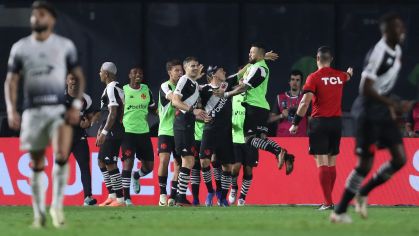 Lucas Piton, ex-Corinthians, marcou o primeiro gol do Vasco