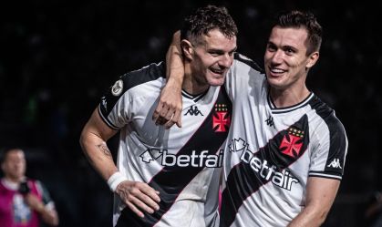 Vegetti e Lucas Piton em jogo do Brasileirão