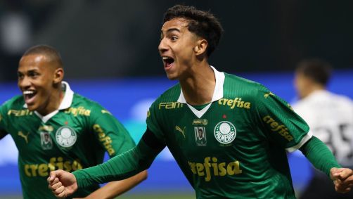 Vitor Reis comemora o segundo gol da vitória do Palmeiras contra o Corinthians no Allianz Parque