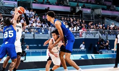 Duelo entre maior e menor jogador do basquete masculino impressiona; veja