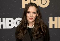 Winona Ryder diz que atuar "não significa se inscrever para ser pessoa pública"