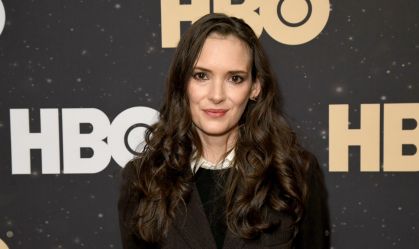 Winona Ryder diz que atuar "não significa se inscrever para ser pessoa pública"