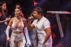 Xamã canta no &quot;Arraiá da Pocah&quot;