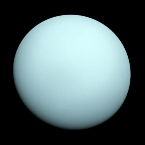 Imagem de Urano capturada pela sonda espacial Voyager 2 em 1986. • NASA