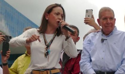 Venezuela: María Corina recorre a influenciadores e redes sociais contra Maduro