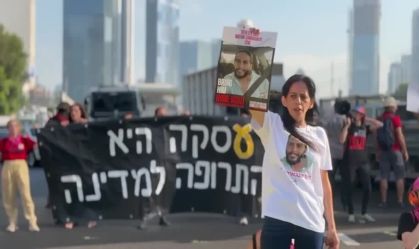 Famílias de reféns protestam em data que marca 300º dia de cativeiro em Gaza