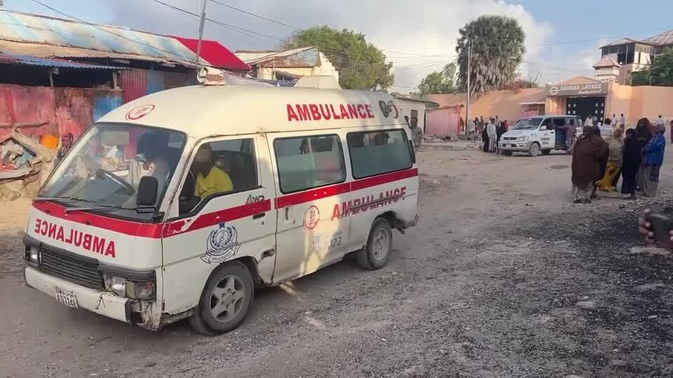 Imagem de destaque do post: Ao menos 32 pessoas morrem após ataque com homem-bomba em restaurante de praia na capital da Somália