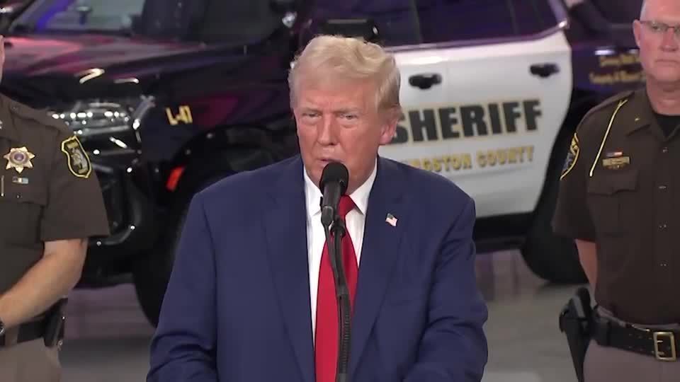 Trump campaigns in Michigan town with historic links to white extremism