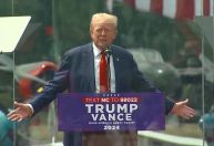 Trump faz 1º comício ao ar livre desde atentado