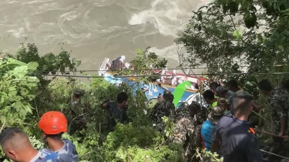 21 dead as bus carrying Indian tourists plunges into Nepal river