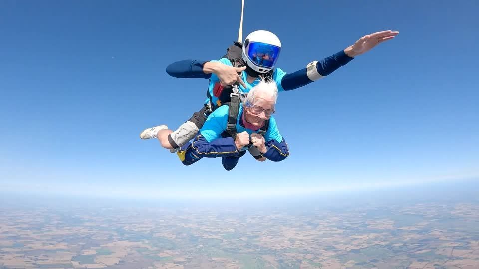 Fearless 102-year old Briton celebrates birthday with a sky dive
