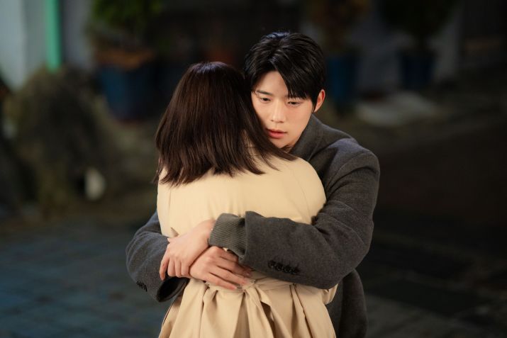 O personagem de Moon Sang Min começa a trabalha na empresa da família sem que ninguém saiba que ele é herdeiro. • Rakuten Viki