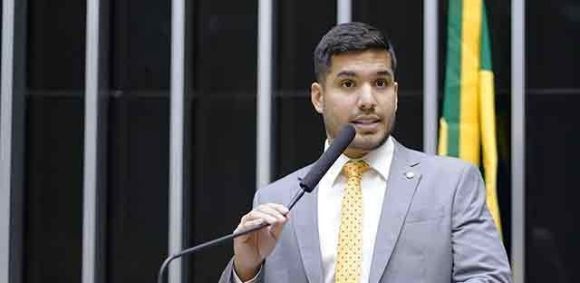 Deputado federal André Fernandes (PL-CE)