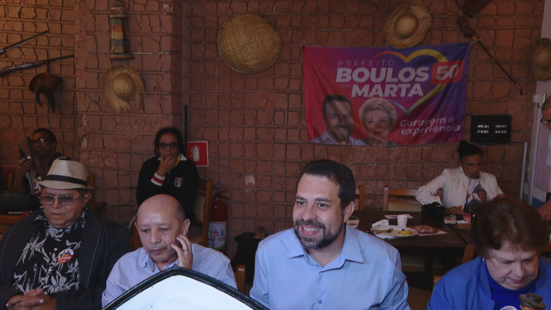 Boulos faz um encontro com nordestinos na região do Pacaembu, na manhã desta quarta-feira (21) • CNN