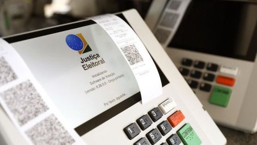 Procedimento de carga e lacração das urnas eletrônicas