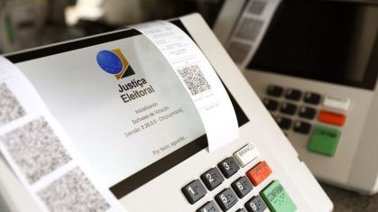 Procedimento de carga e lacração das urnas eletrônicas
