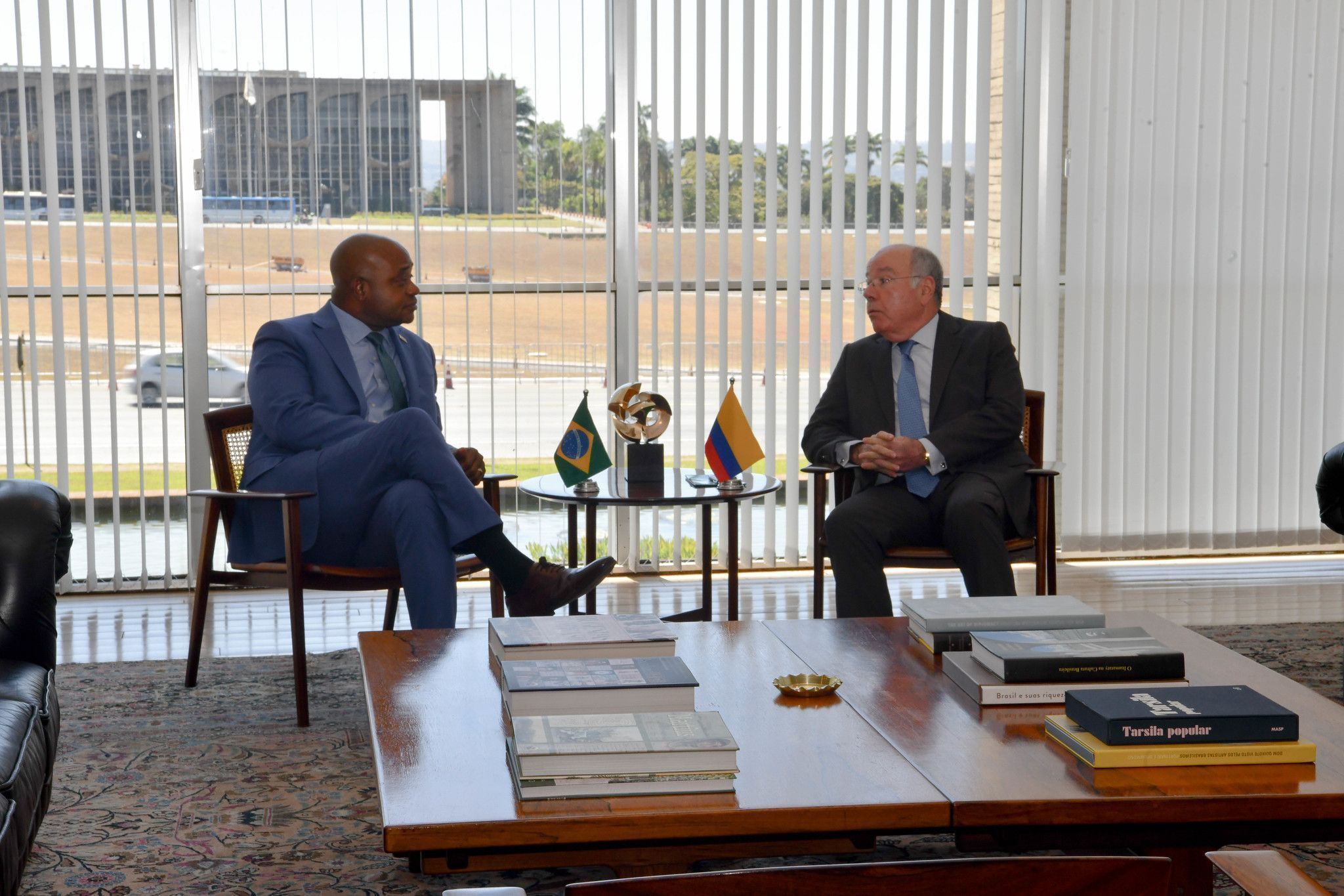 O chanceler Mauro Vieira e o ministro das Relações Exteriores da Colômbia, Luis Gilberto Murillo, em encontro em julho de 2024 no Itamaraty