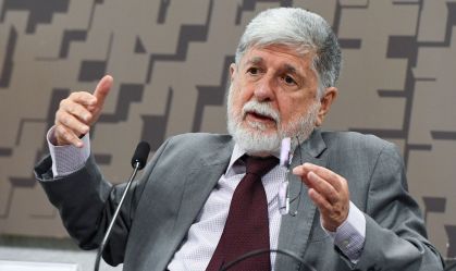 Tarifaço reforça relação do Brasil com Brics, diz Amorim ao FT