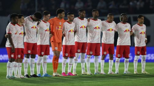 Jogadores de Red Bull Bragantino e Fortaleza respeitaram um minuto de silêncio em memória de Silvio Santos