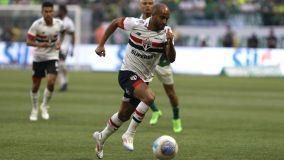 Lucas Moura durante o duelo entre Palmeiras x São Paulo