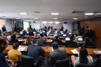 Relator diz que apresenta relatório contra PEC da Blindagem na quarta (24)