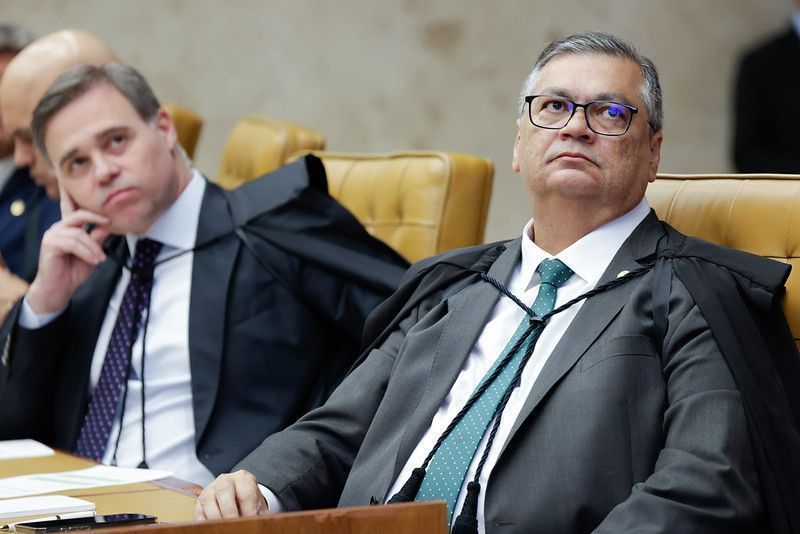 PT calcula “fator Lulinha” e monitora pesquisas