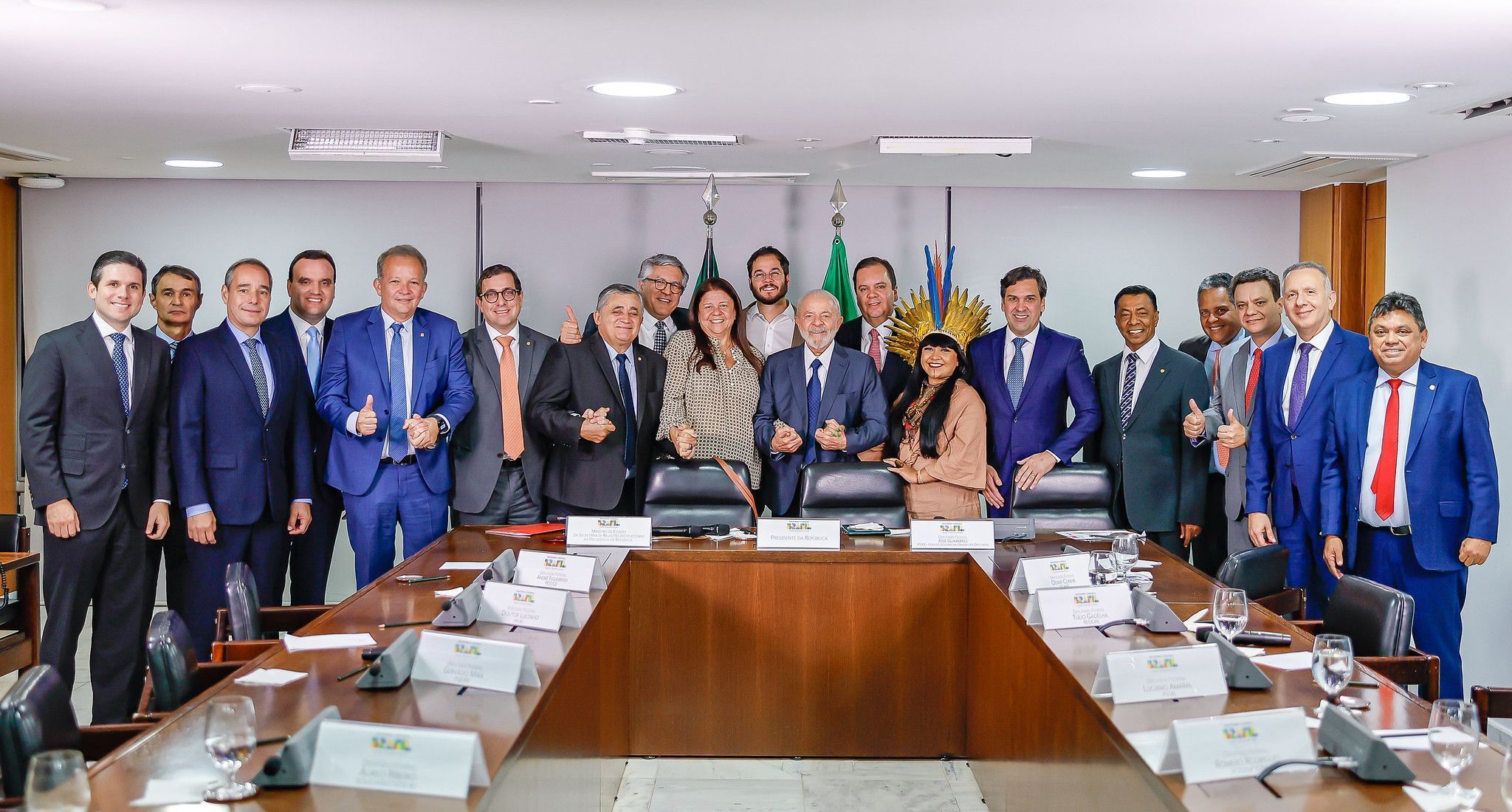 Presidente Lula reunido com líderes da base governista no Palácio do Planalto