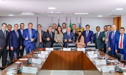 Após reunião com líderes, Lula diz que "diálogo entre os Três Poderes voltou a ser a regra em nossa democracia"